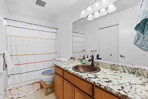 Bath - 17833 W Julia Dr, Hauser, ID 83854 photo 2 of 2