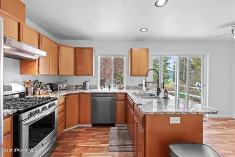 Kitchen - 17833 W Julia Dr, Hauser, ID 83854 photo 3 of 3