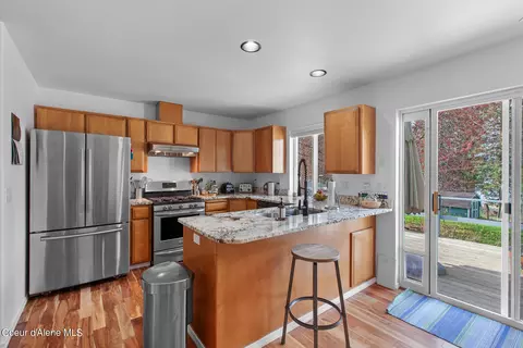 Kitchen - 17833 W Julia Dr, Hauser, ID 83854 photo 2 of 3