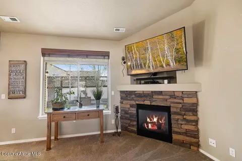 Living - 1797 E Dipper Loop, Post Falls, ID 83854 photo 3 of 4
