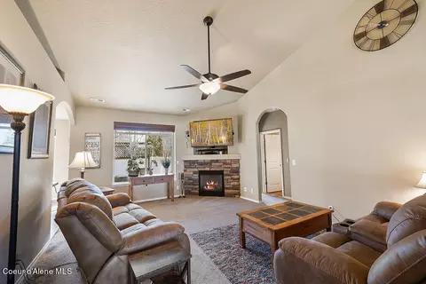 Living - 1797 E Dipper Loop, Post Falls, ID 83854 photo 2 of 4