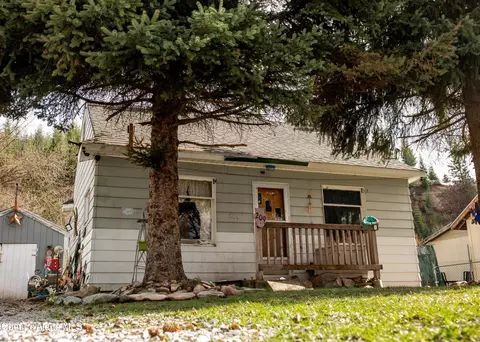 209 Northview Ave, Smelterville, ID 83868