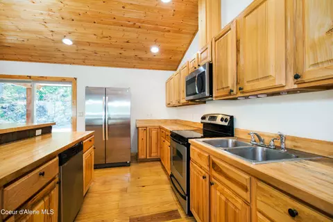 Kitchen - 273 Lowrey Ct, Clark Fork, ID 83811 photo 2 of 3