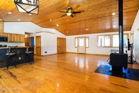 Living - 273 Lowrey Ct, Clark Fork, ID 83811 photo 1 of 2