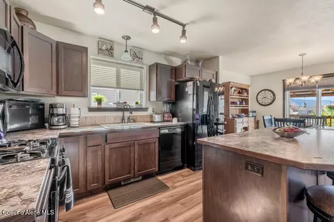 Kitchen - 1938 E Highwing Ct, Post Falls, ID 83854 photo 3 of 4