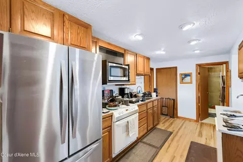 Kitchen - 6405 E Summit Rd, Spokane, WA 99217 photo 2 of 5