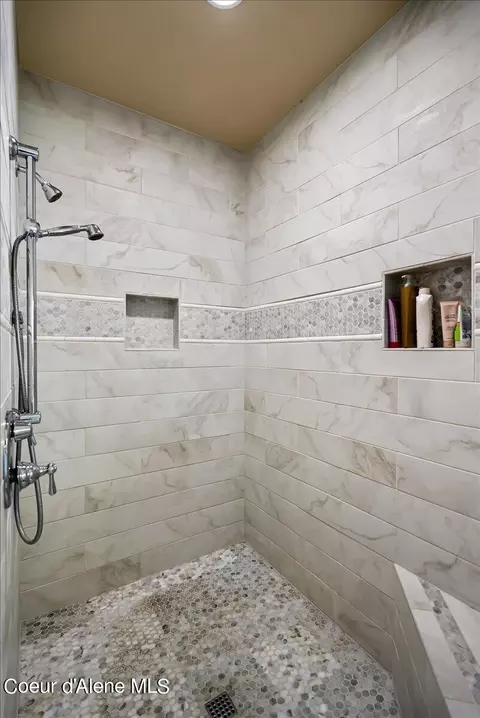 Bath - 11357 E Sims Ln, Athol, ID 83801 photo 3 of 4