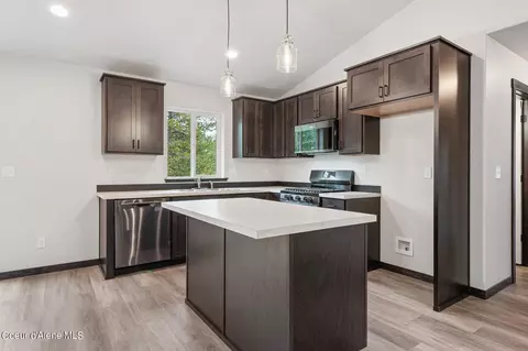 Kitchen - 300 Rio Vista St, Osburn, ID 83849 photo 1 of 3