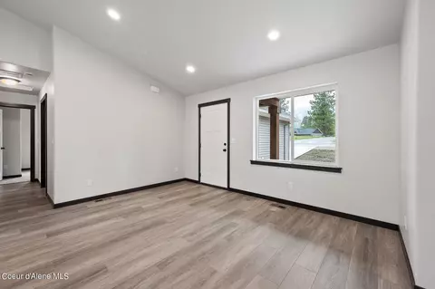 Living - 300 Rio Vista St, Osburn, ID 83849 photo 1 of 4