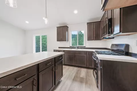 Kitchen - 300 Rio Vista St, Osburn, ID 83849 photo 3 of 3