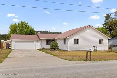 620 4th St, Priest River, ID 83856