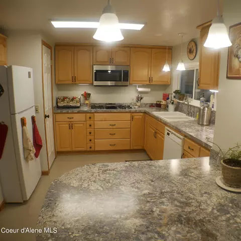 Kitchen - 1444 Agte Rd, Plummer, ID 83851 photo 4 of 4