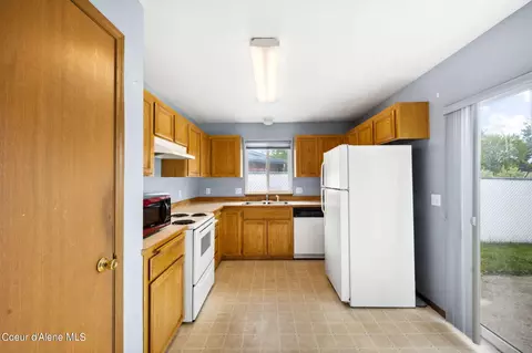Kitchen - 112 E 9th Ave, Post Falls, ID 83854 photo 2 of 2