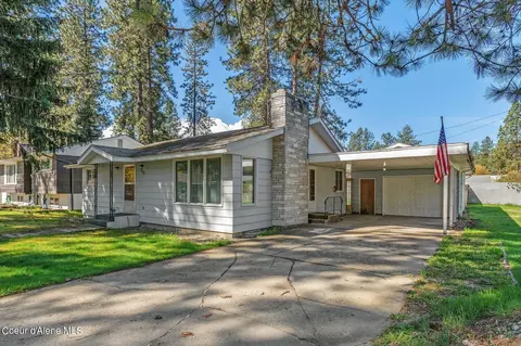 210 Woodland Dr, Pinehurst, ID 83850