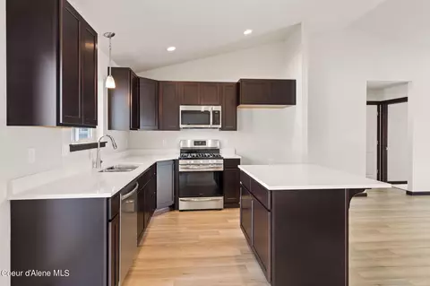 Kitchen - 2653 E Cinder Ave, Post Falls, ID 83854 photo 2 of 3