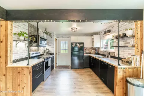 Kitchen - 434 B St, Plummer, ID 83851 photo 2 of 3
