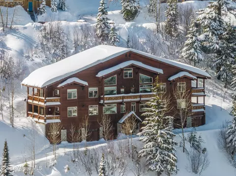 400 Parallel Run Apt Unit UNIT 202, Sandpoint, ID 83864
