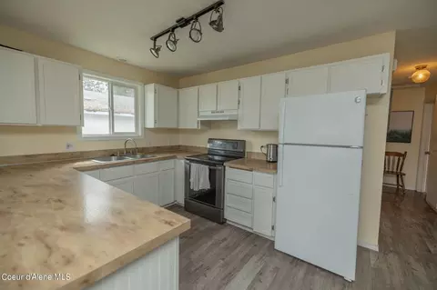 Kitchen - 2113 N Walnut St, Post Falls, ID 83854 photo 2 of 2
