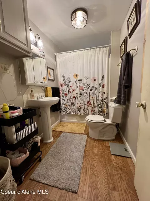 Bath - 121 W Park Dr, Kellogg, ID 83837 photo 1 of 1