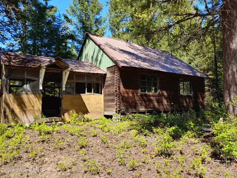 27 Governors Way, Athol, ID 83801