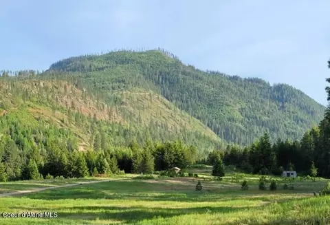 122 Gypsy Ln, Naples, ID 83847