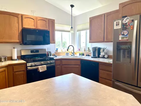 Kitchen - 375 E Tiger Ave, Post Falls, ID 83854 photo 2 of 3