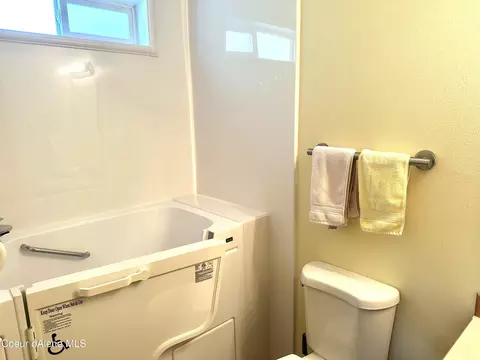 Bath - 375 E Tiger Ave, Post Falls, ID 83854 photo 1 of 2
