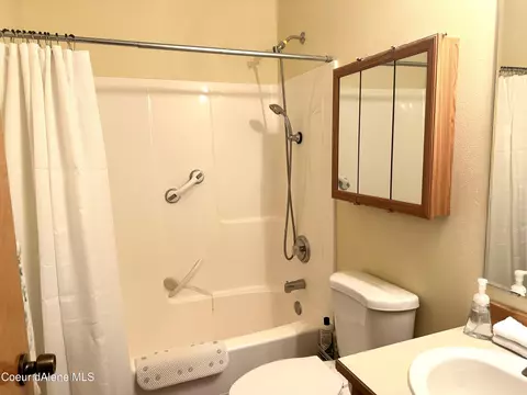 Bath - 375 E Tiger Ave, Post Falls, ID 83854 photo 2 of 2