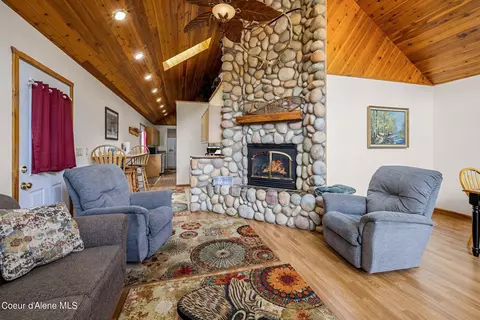 Living - 645 S 647 S Division St, Kellogg, ID 83837 photo 9 of 12