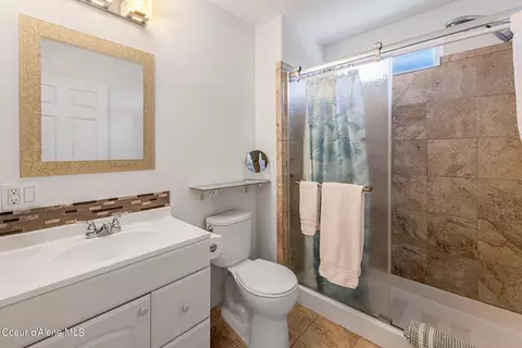 Bath - 645 S 647 S Division St, Kellogg, ID 83837 photo 1 of 4