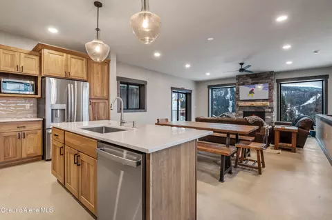 64 Marmot Cir, Sandpoint, ID 83864