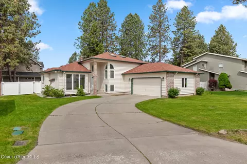 10661 N Bligh Ct, Hayden, ID 83835