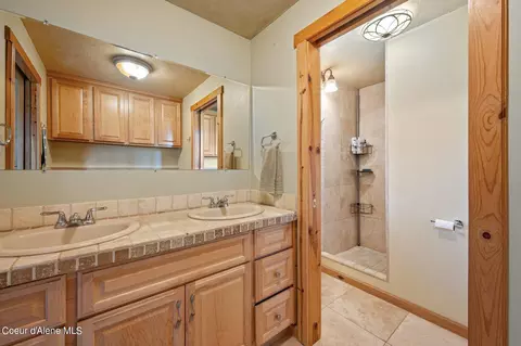 Bath - 1339 S Millsap Loop, Post Falls, ID 83854 photo 2 of 2