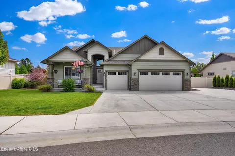 11442 N Emerald Dr, Hayden, ID 83835
