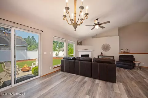 Living - 4674 E Mossberg Cir, Post Falls, ID 83854 photo 6 of 6