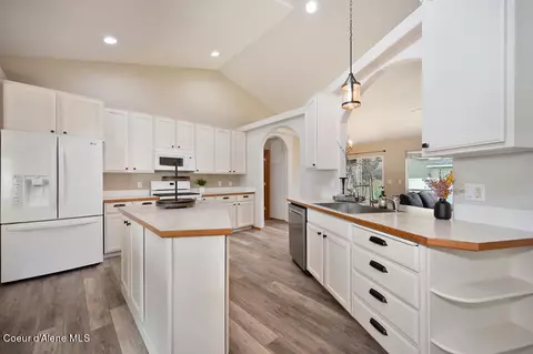 Kitchen - 4674 E Mossberg Cir, Post Falls, ID 83854 photo 3 of 5