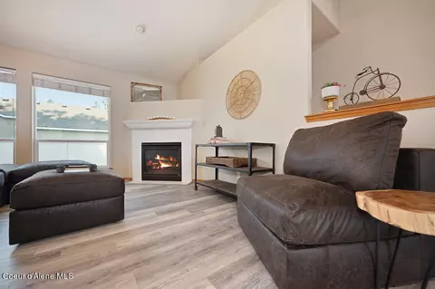 Living - 4674 E Mossberg Cir, Post Falls, ID 83854 photo 3 of 6