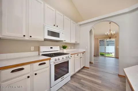 Kitchen - 4674 E Mossberg Cir, Post Falls, ID 83854 photo 4 of 5