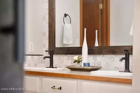 Bath - 4674 E Mossberg Cir, Post Falls, ID 83854 photo 6 of 9