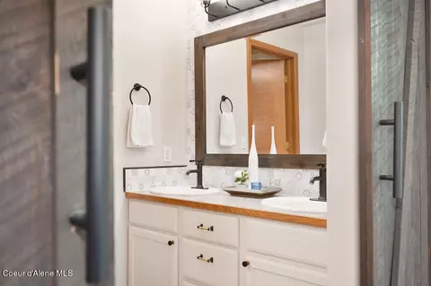 Bath - 4674 E Mossberg Cir, Post Falls, ID 83854 photo 1 of 9