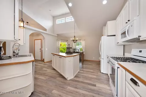 Kitchen - 4674 E Mossberg Cir, Post Falls, ID 83854 photo 2 of 5