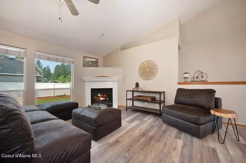 Living - 4674 E Mossberg Cir, Post Falls, ID 83854 photo 4 of 6