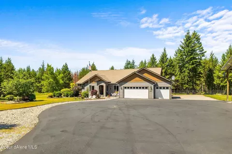 160 Cardinal Ln, Spirit Lake, ID 83869