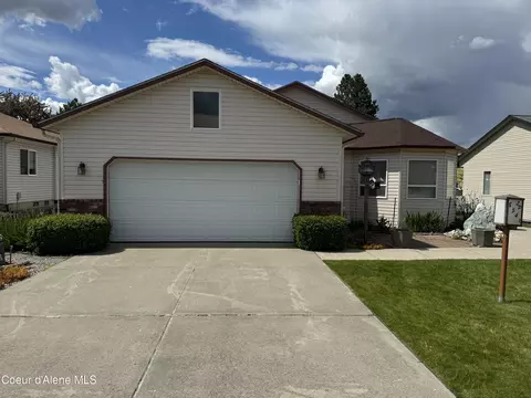8541 N Dogwood Ln, Hayden, ID 83835
