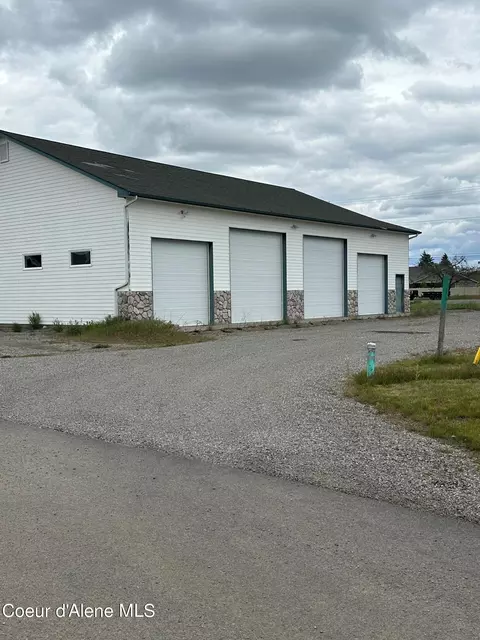 2001 E Banks Ave, Post Falls, ID 83854 photo 2