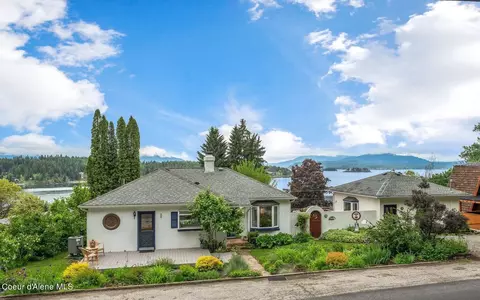 714 Lookout Blvd, Hope, ID 83836