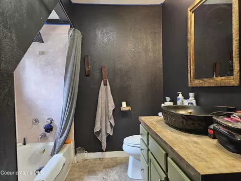 Bath - 5420 Burke Rd, Wallace, ID 83873 photo 2 of 2