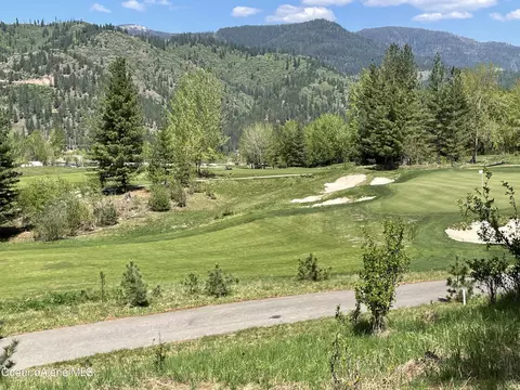 280 Diamond Hitch Dr, Kellogg, ID 83837