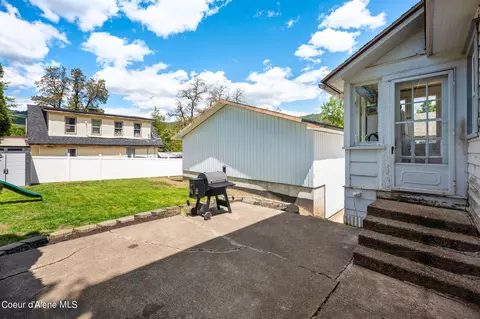 Exterior - 102 E Market Ave, Kellogg, ID 83837 photo 6 of 15