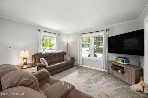 Living - 102 E Market Ave, Kellogg, ID 83837 photo 5 of 6